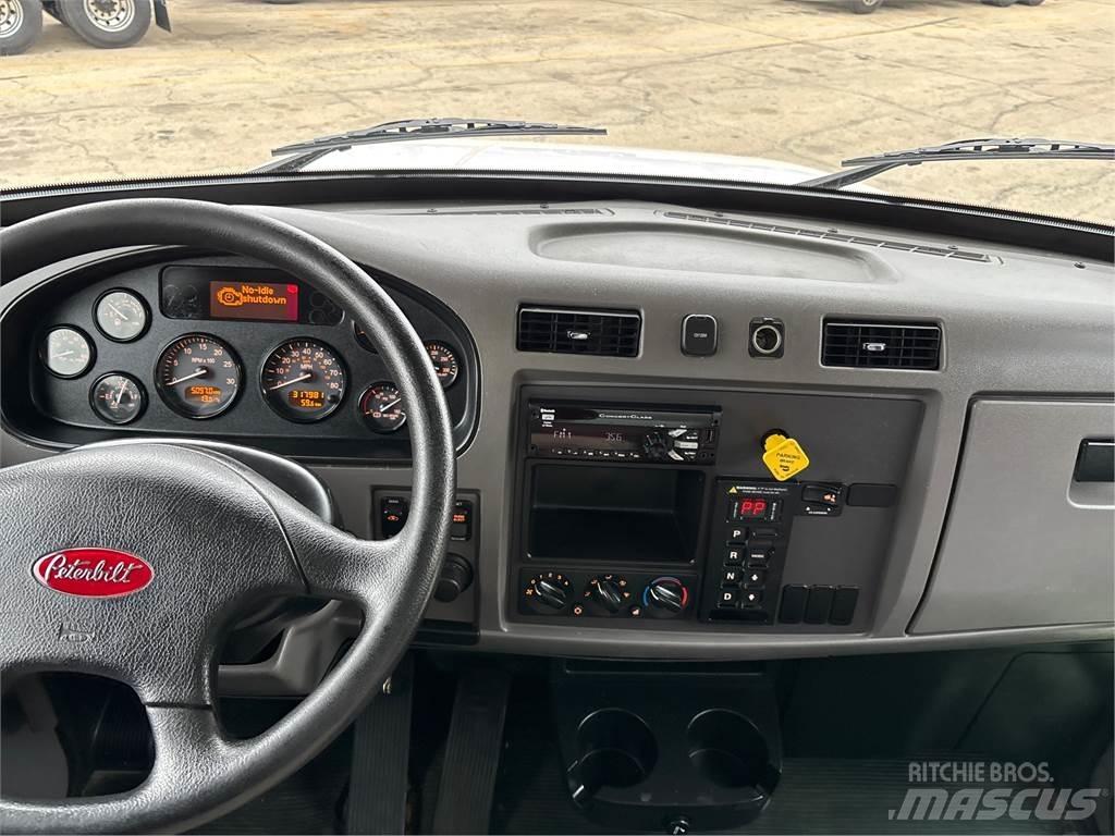 Peterbilt 337 Samochody ciężarowe ze skrzynią zamkniętą
