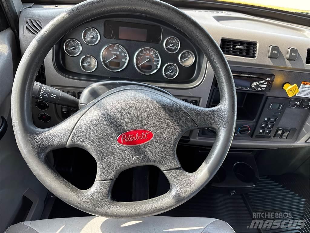 Peterbilt 337 Samochody ciężarowe ze skrzynią zamkniętą