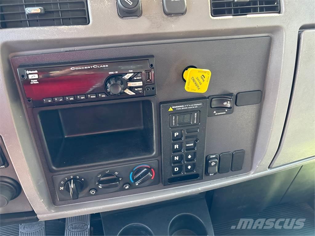 Peterbilt 337 Samochody ciężarowe ze skrzynią zamkniętą