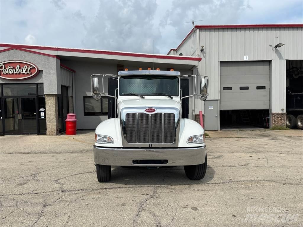 Peterbilt 337 Inne
