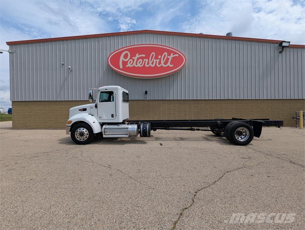 Peterbilt 337 Inne
