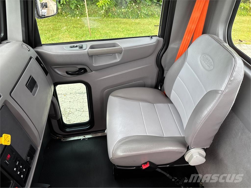 Peterbilt 337 Inne