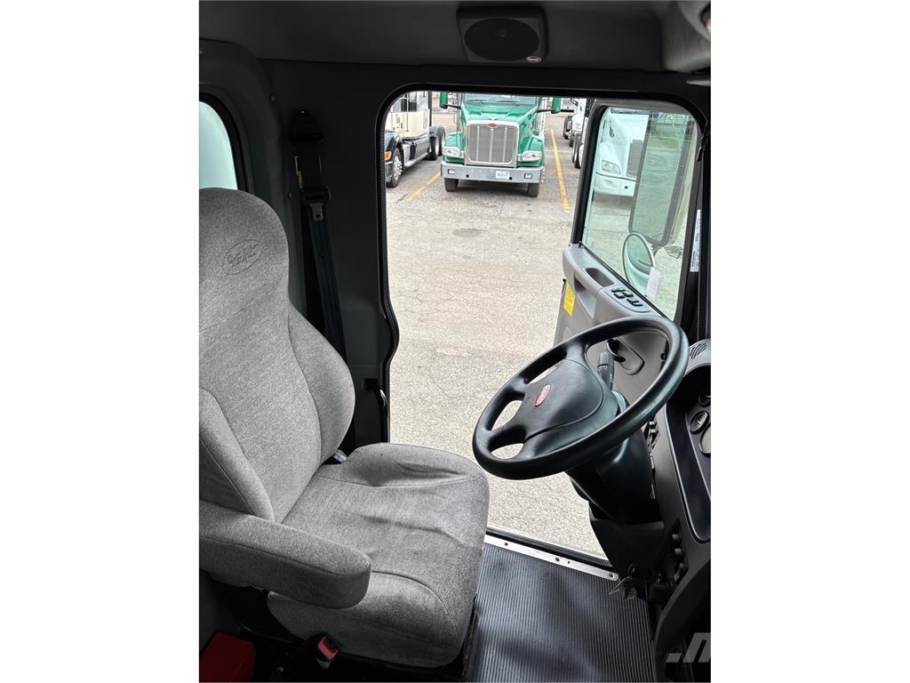 Peterbilt 337 Inne