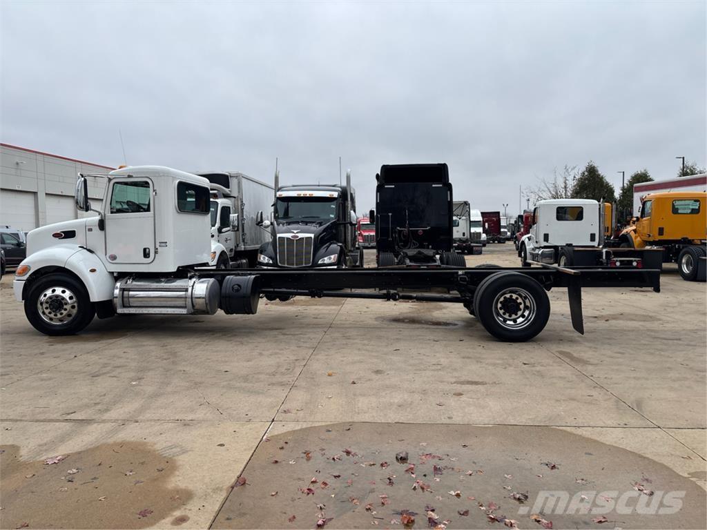 Peterbilt 337 Inne