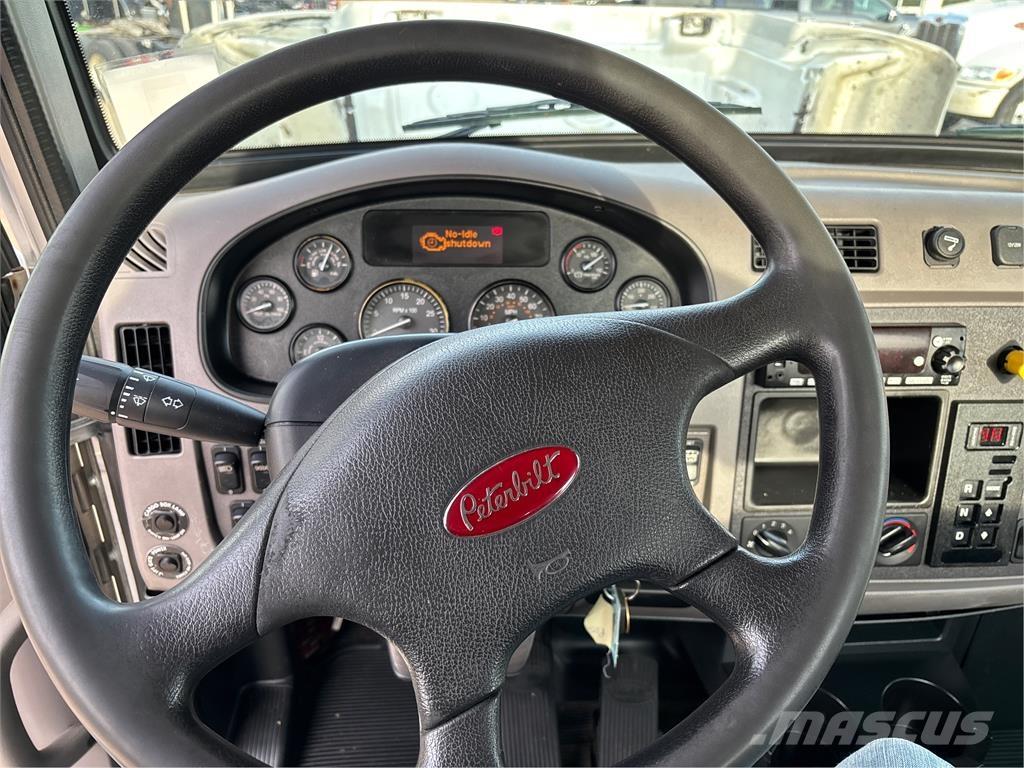 Peterbilt 337 Inne