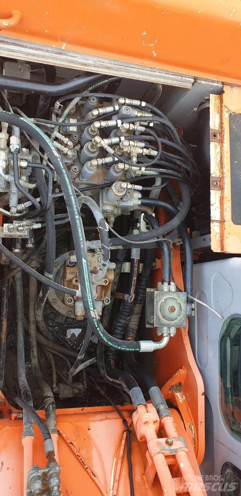 Kobelco E215LC Koparki gąsienicowe