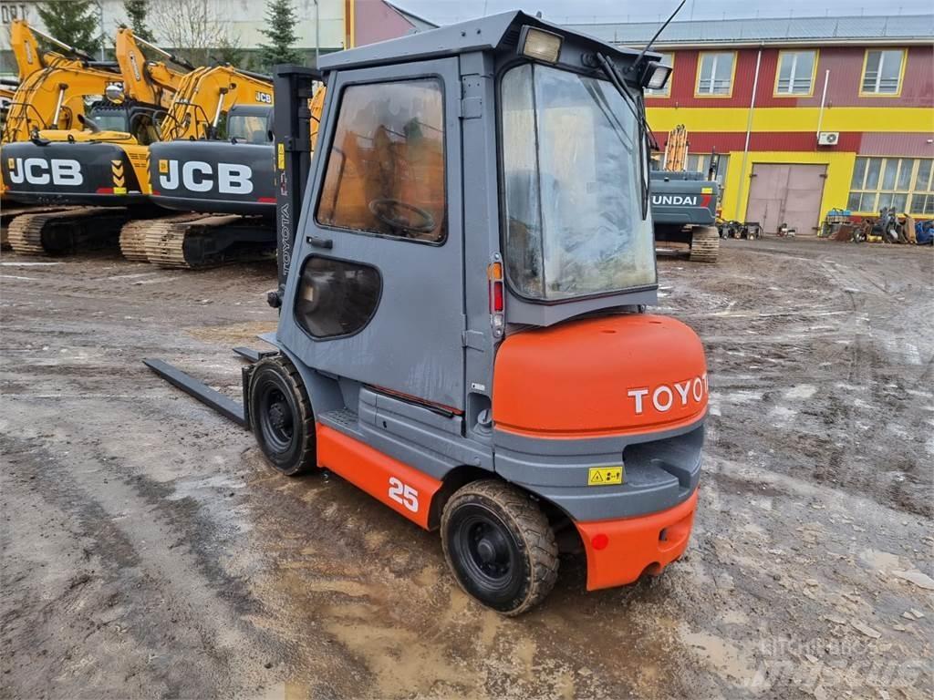 Toyota FD25 Wózki Diesla
