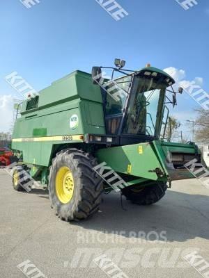 John Deere 2256 2WD Kombajny zbożowe