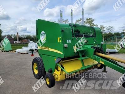 John Deere 568 Prasy zwijające
