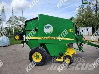 John Deere 568 Prasy zwijające