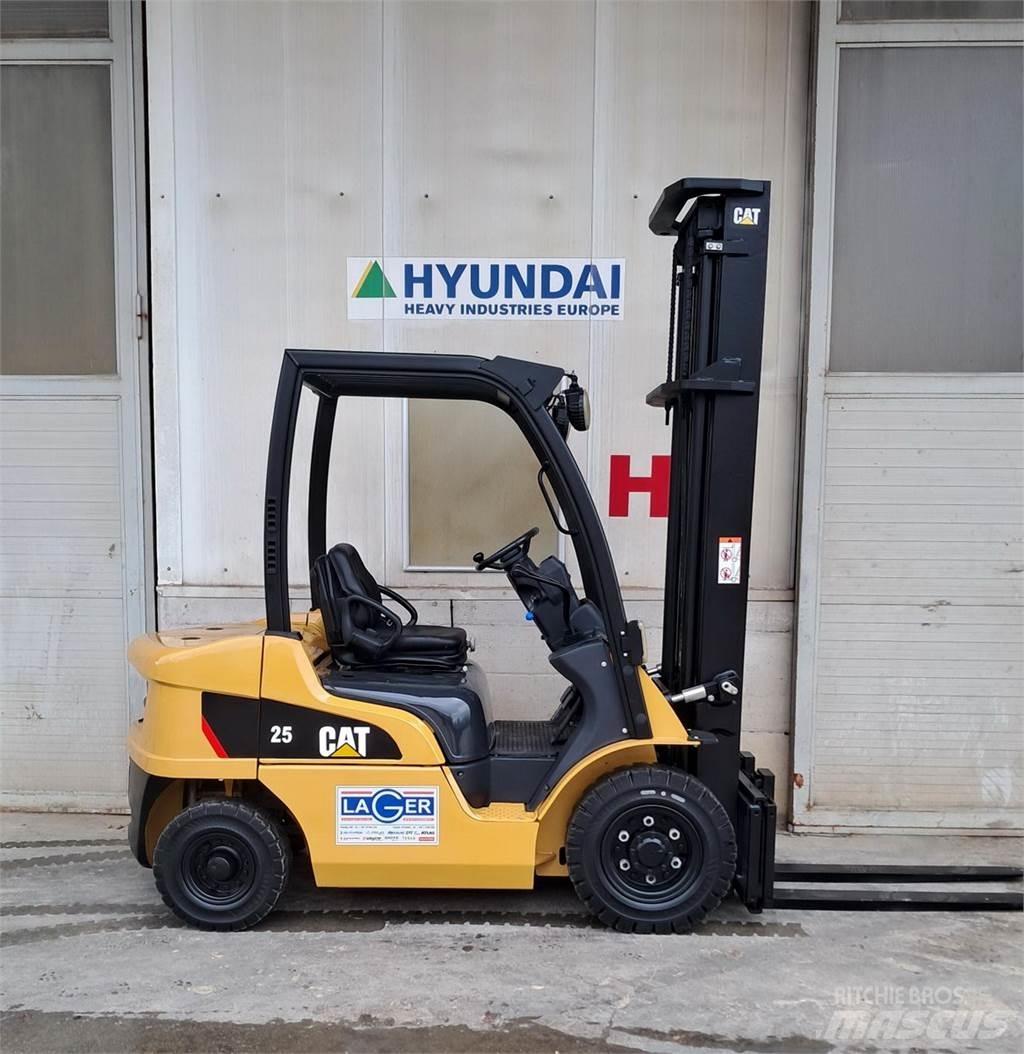 CAT DP25N Wózki Diesla