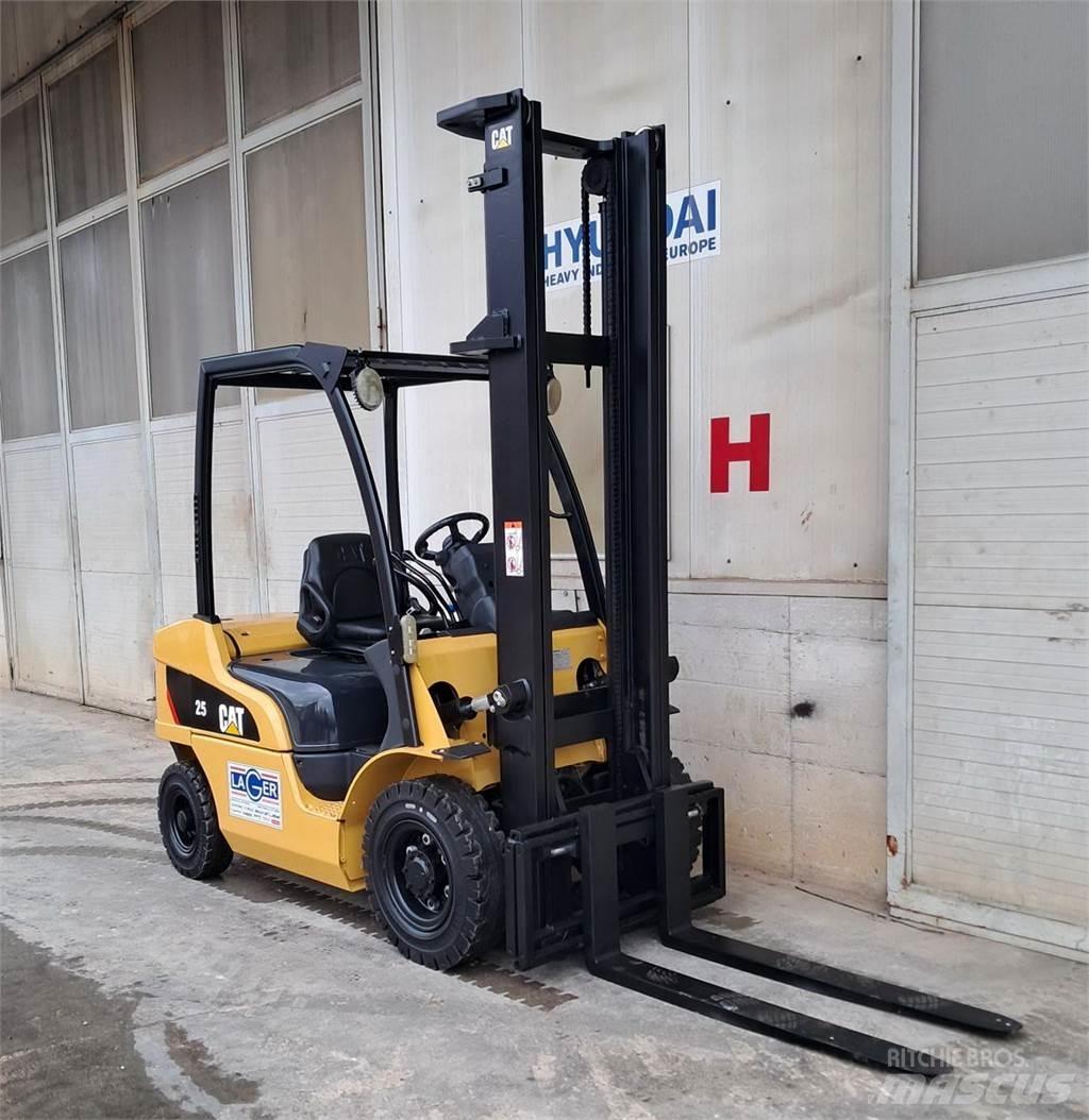 CAT DP25N Wózki Diesla