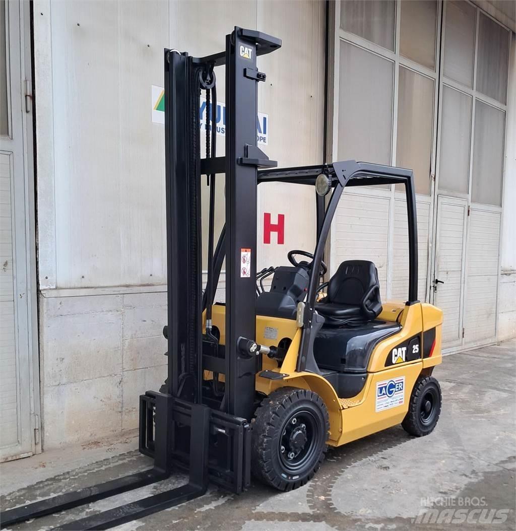 CAT DP25N Wózki Diesla