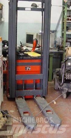 Linde L10 Wózki widłowe unoszące