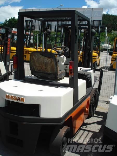 Nissan NH02M20 Wózki widłowe inne