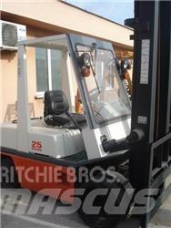 Nissan PH02M25 Wózki widłowe inne