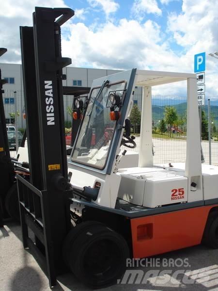Nissan PH02M25 Wózki widłowe inne
