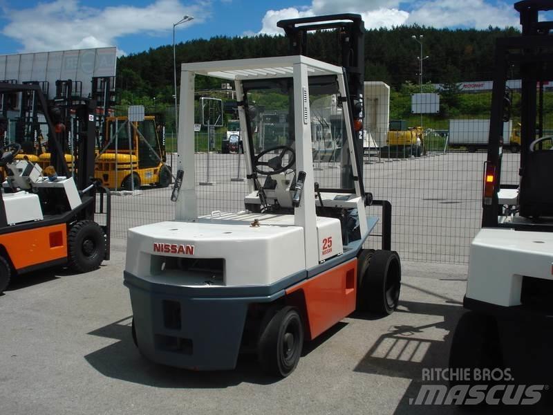 Nissan PH02M25 Wózki widłowe inne