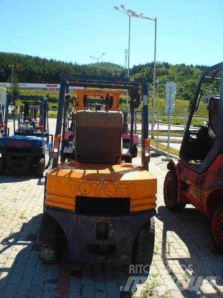 Toyota 80-5FDL25 Wózki Diesla