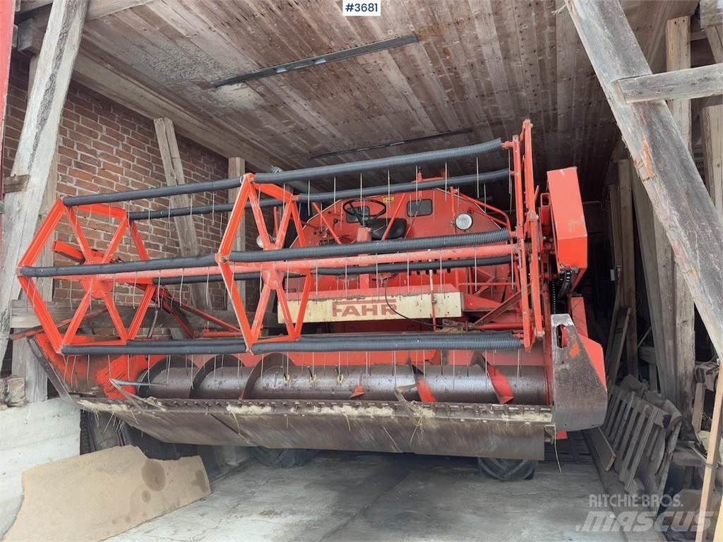 Deutz Fahr M900 Kombajny zbożowe
