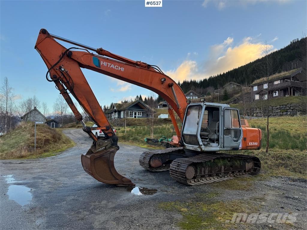 Hitachi EX 200-2. Koparki gąsienicowe
