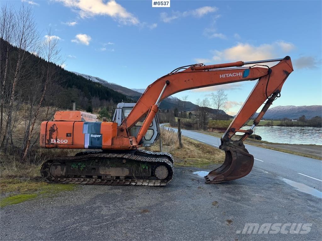 Hitachi EX 200-2. Koparki gąsienicowe