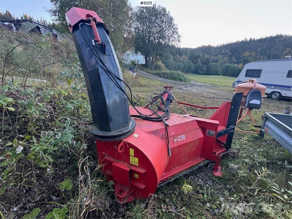 Sisu Handel V-230 Lemiesze i pługi śnieżne