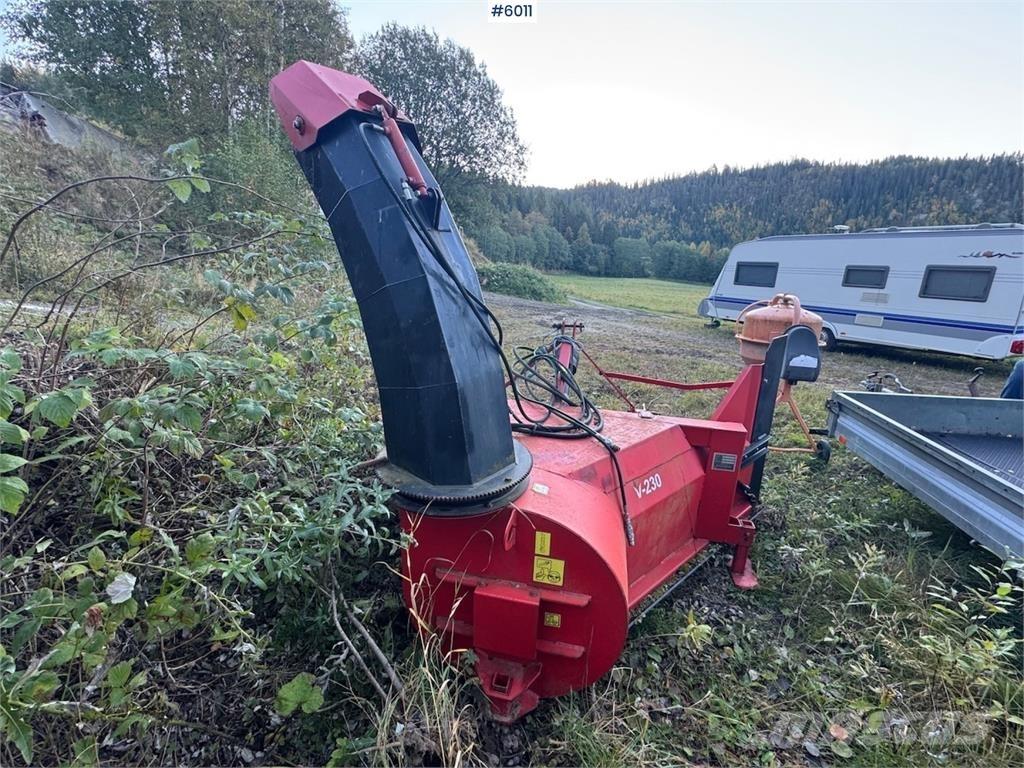 Sisu Handel V-230 Lemiesze i pługi śnieżne