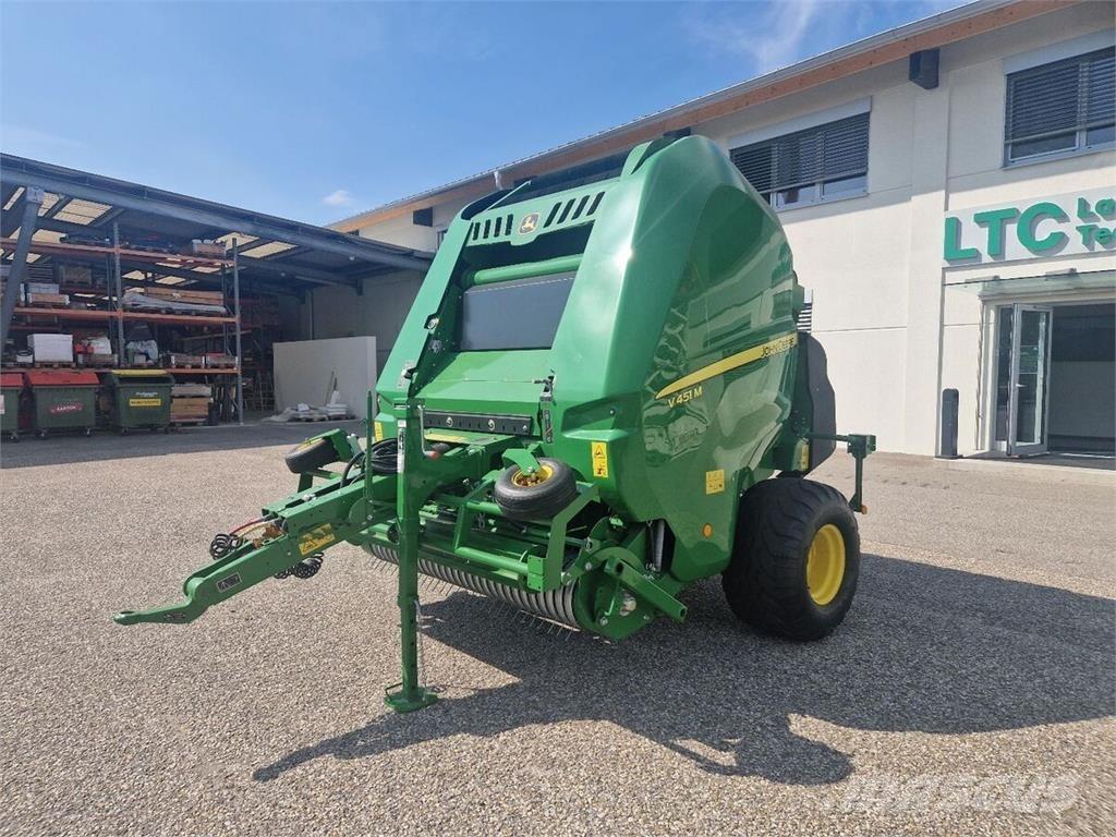 John Deere V451M Prasy zwijające