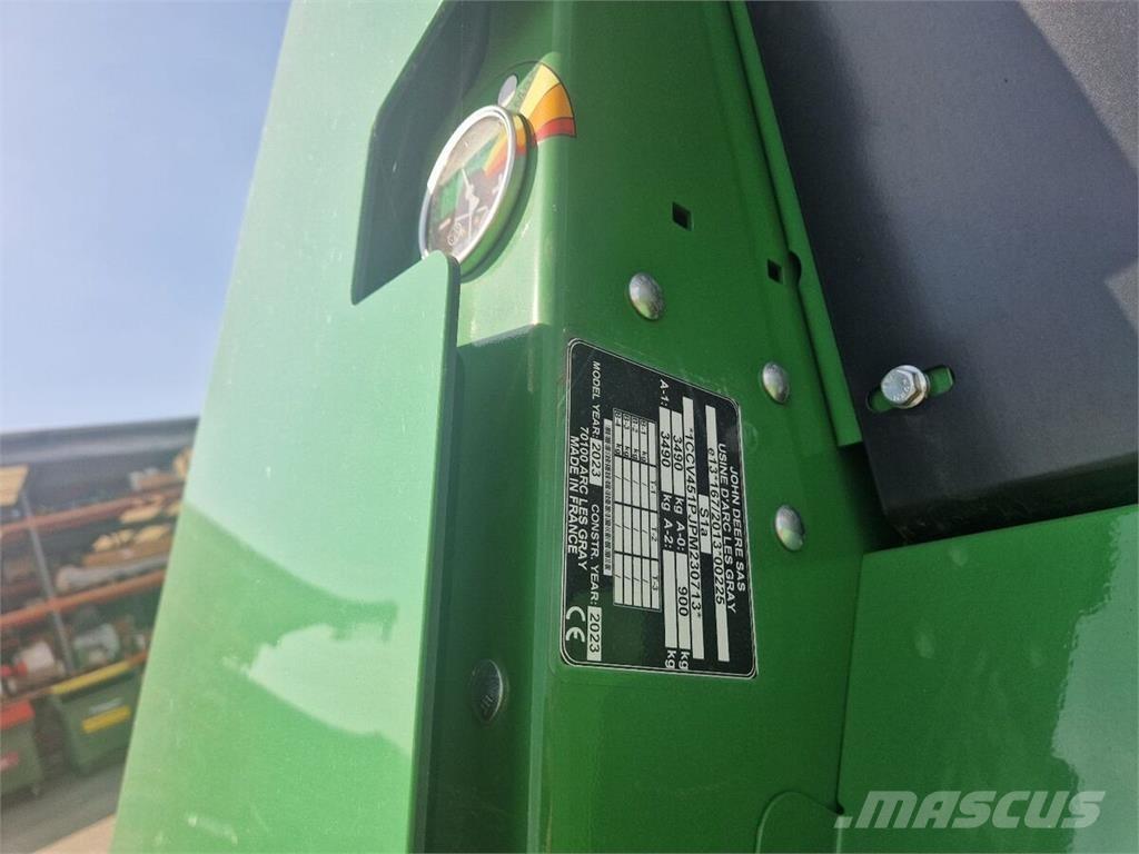 John Deere V451M Prasy zwijające