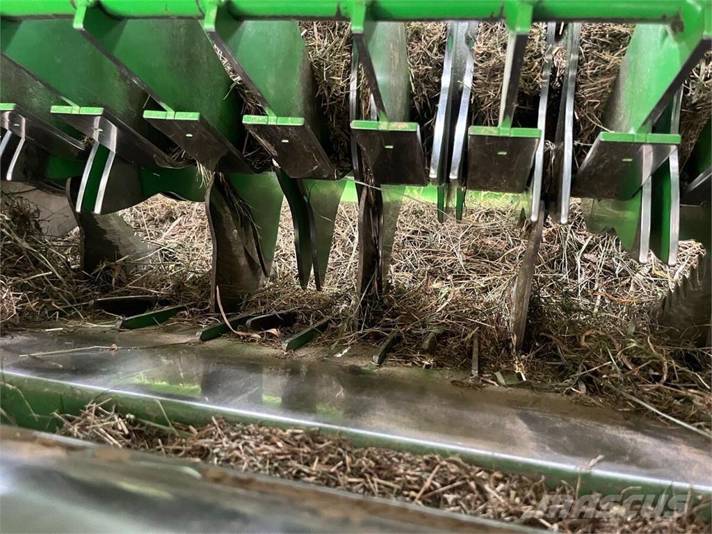 John Deere V451R Prasy zwijające