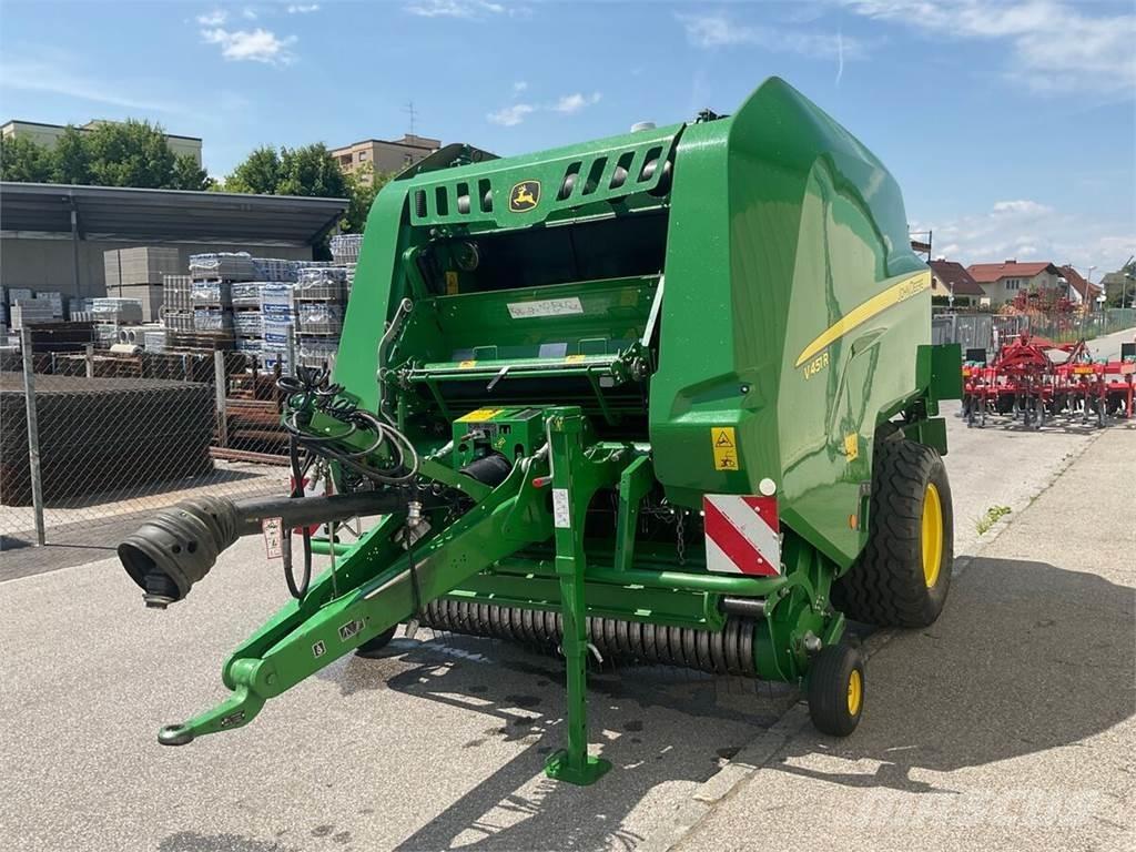 John Deere V451R Prasy zwijające