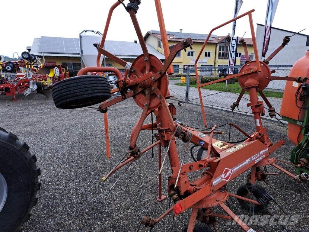 Kuhn GF 4201 MH Zgrabiarki i przetrząsacze