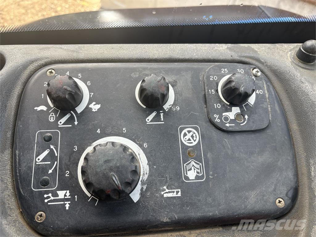 New Holland TS115 Ciągniki rolnicze