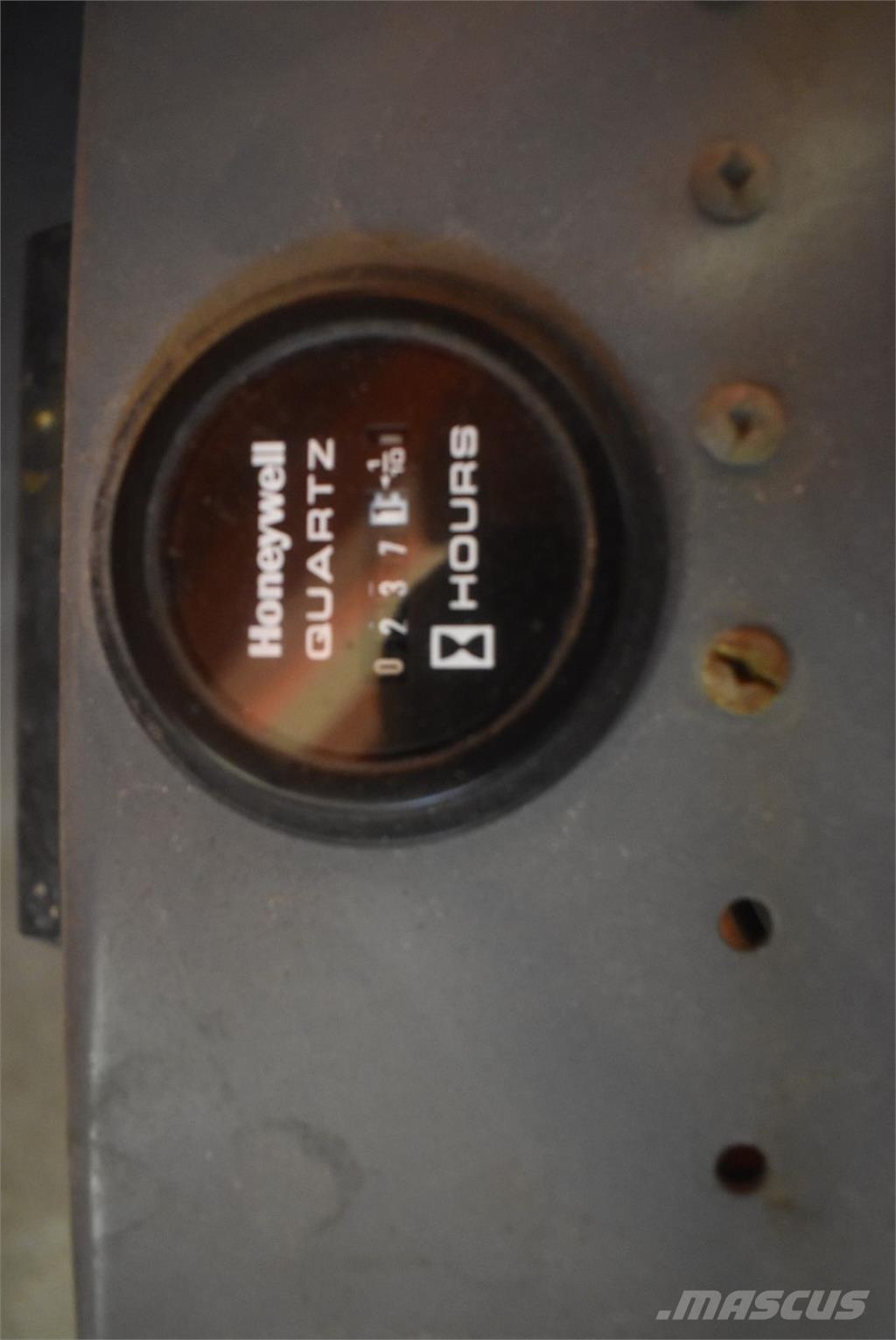 SkyJack SJ-III 3220 Podnośniki przegubowe