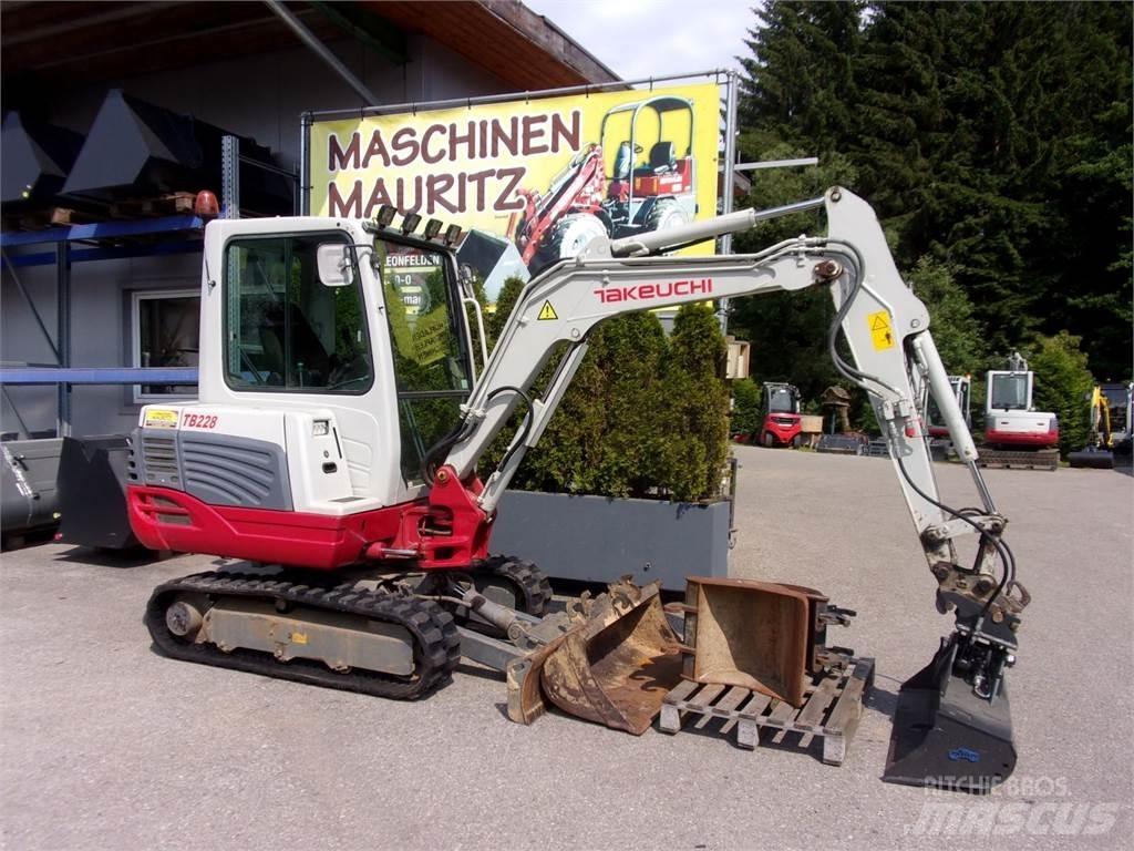 Takeuchi TB228 Minikoparki