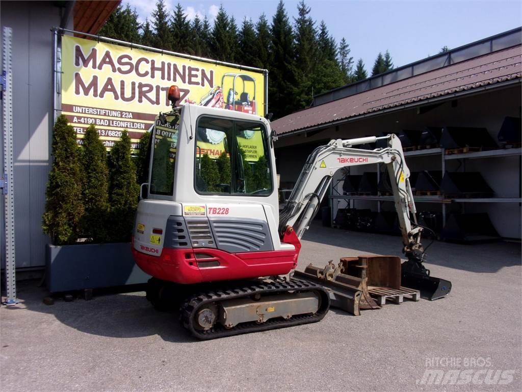 Takeuchi TB228 Minikoparki
