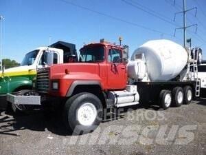 Mack RD690S Inne