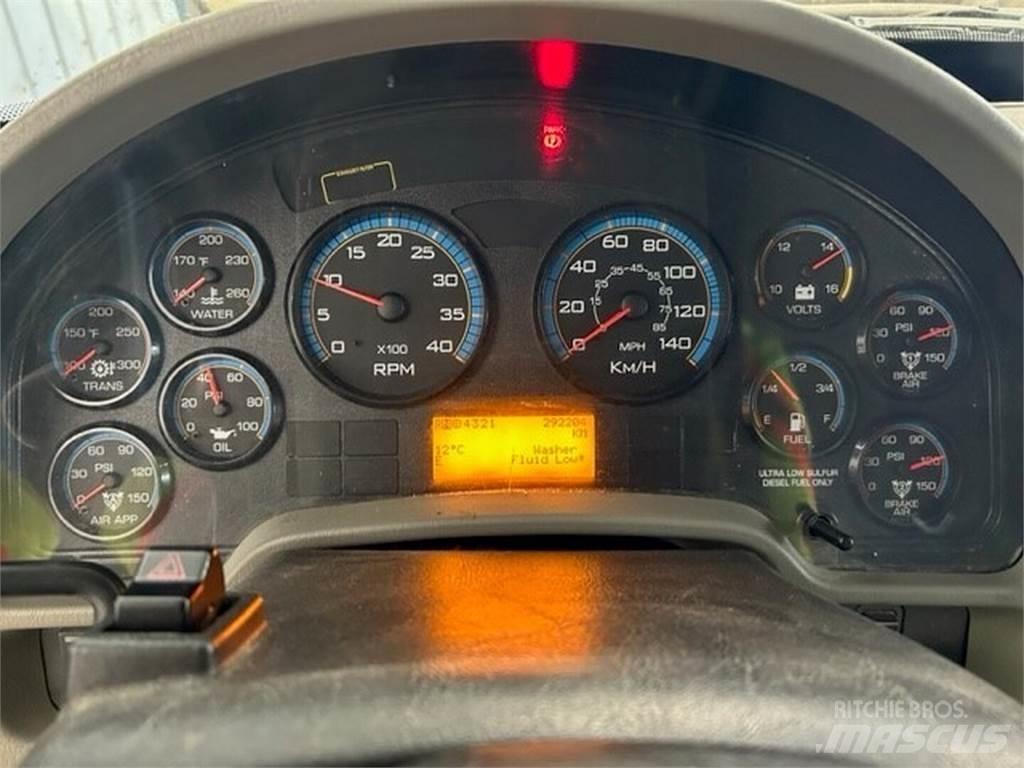 International 4900 Maszyny komunalne