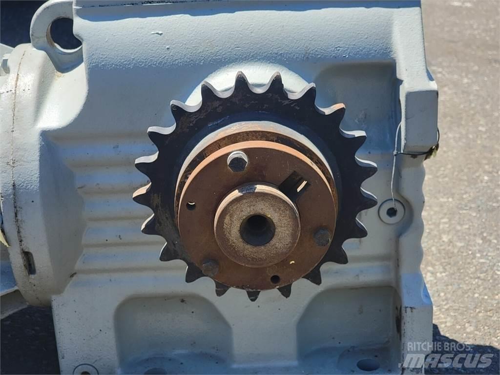  SEW S97DV180M4 Maszyny budowlane - Inne