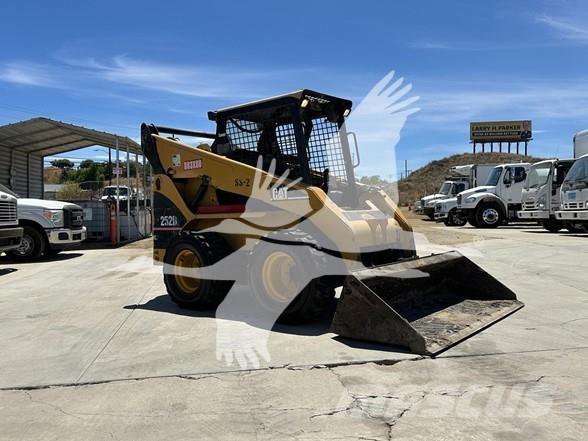 CAT 252B Ładowarki burtowe
