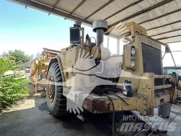 CAT 623B Skrobaki