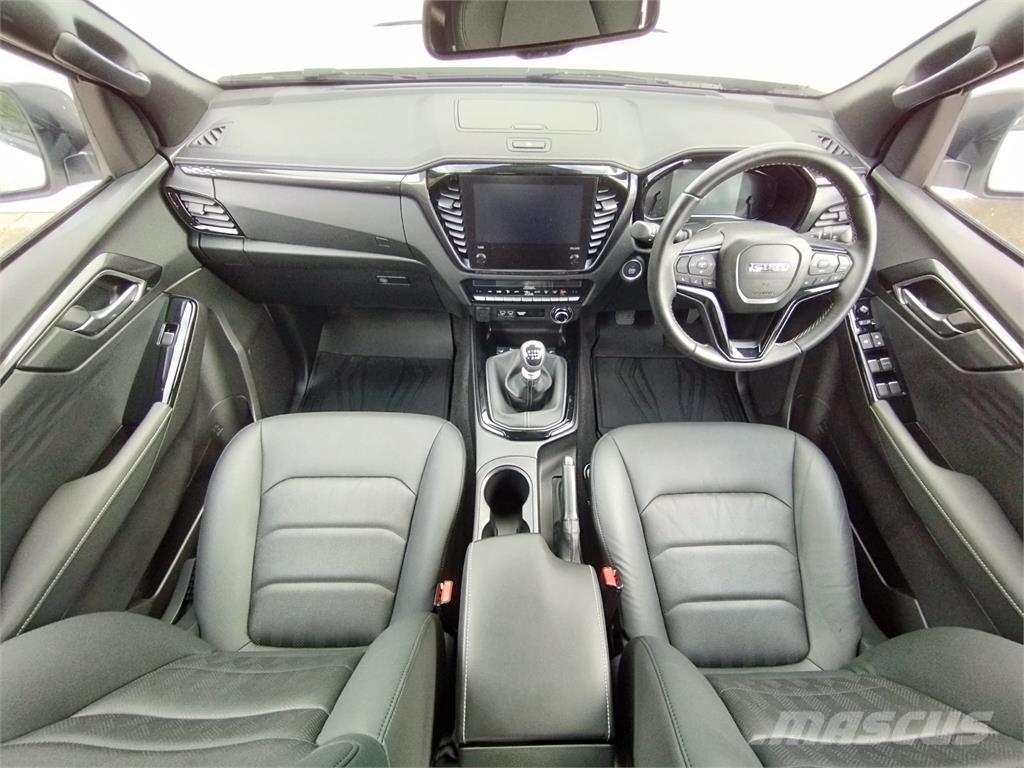 Isuzu V-Cross Pick-upy / Pojazdy z otwieranymi burtami