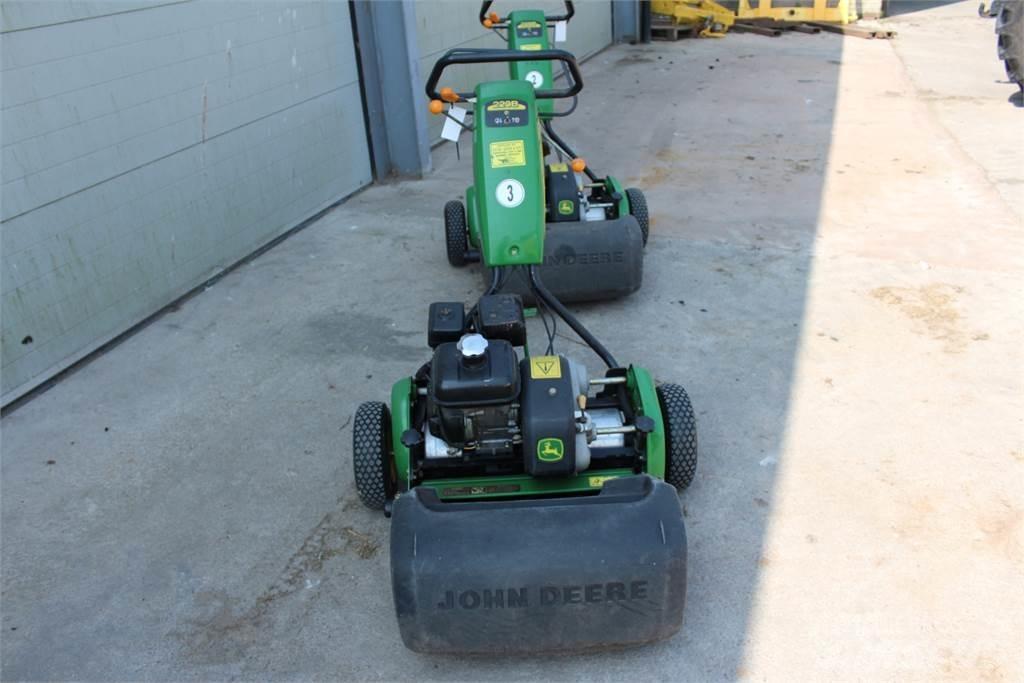John Deere 220B Kosiarki mechaniczne z operatorem za maszyną