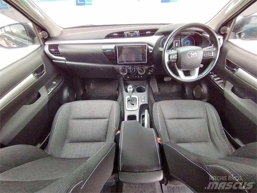Toyota Hilux Maszyny budowlane - Inne