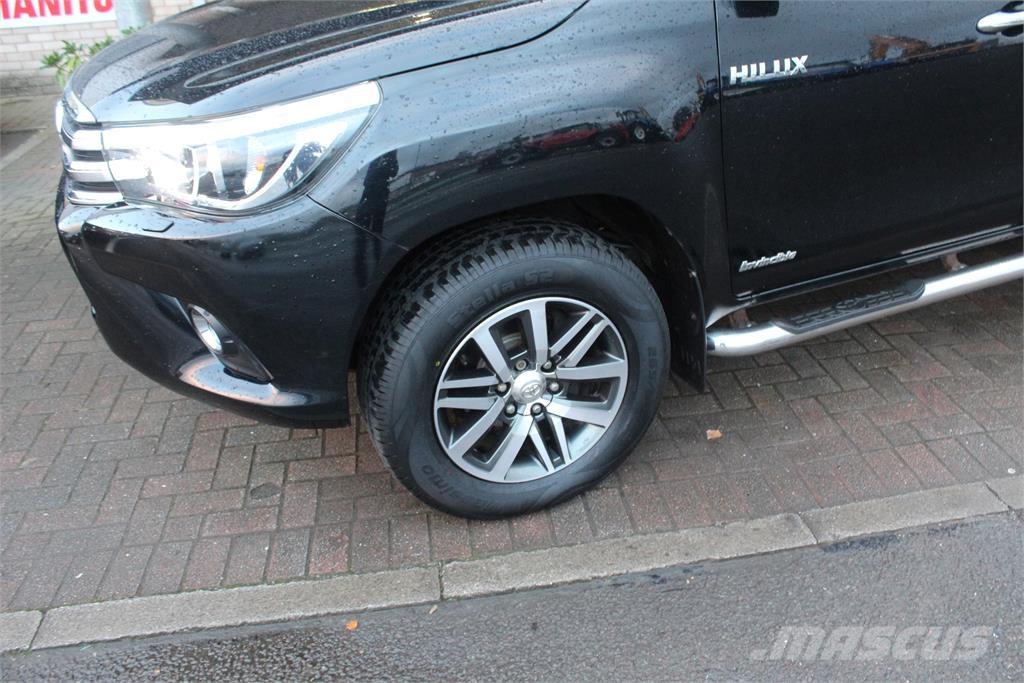 Toyota Hilux Pick-upy / Pojazdy z otwieranymi burtami