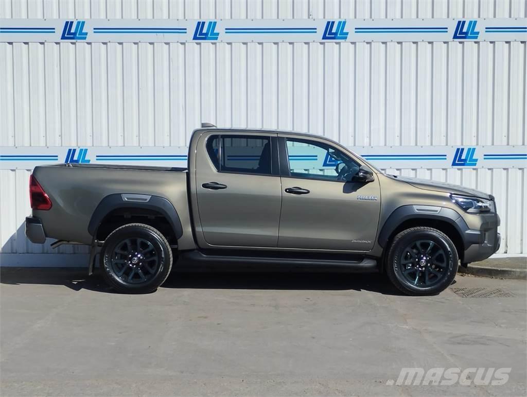 Toyota Invincible X Pick-upy / Pojazdy z otwieranymi burtami