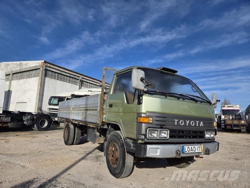 Toyota BU96L Samochody ciężarowe ze skrzynią zamkniętą
