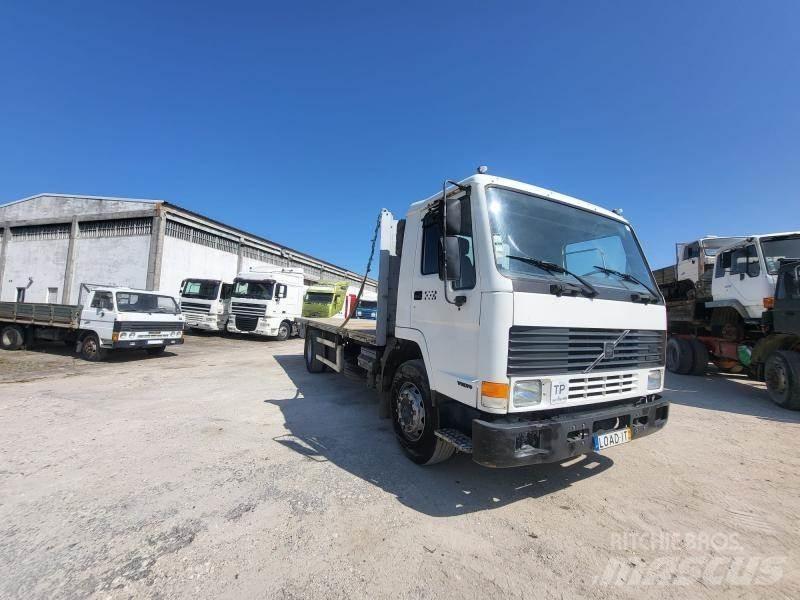 Volvo FL7 Ciężarówki typu Platforma / Skrzynia