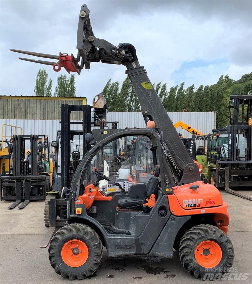 Ausa T144H Plus Ładowarki rolnicze